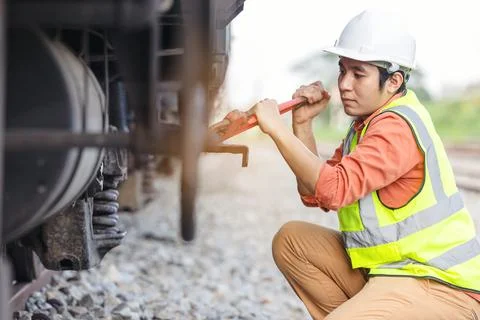 Engineer man checking train before service erformed various system checks. Foto stock