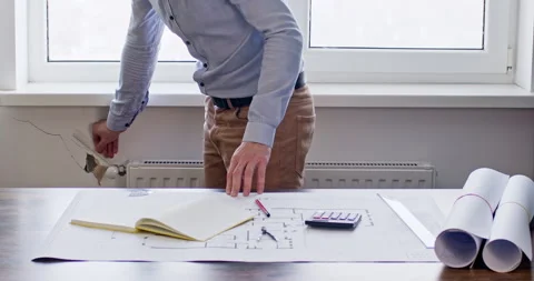 Engineer measures length of crack in wall using ruler Stockbeeldmateriaal 243829383