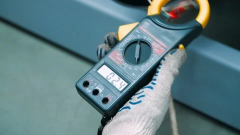 Engineer measuring technical parameters of industrial machine with tester Video stock 111978463
