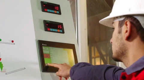 Engineer Operating Computer at factory 스톡 동영상 62909320