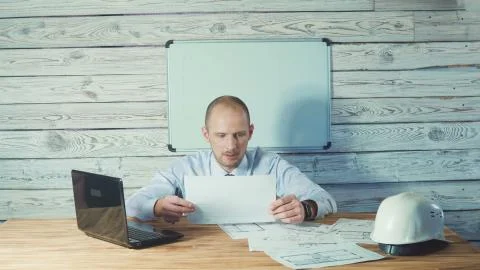 Engineer or foreman working with project documentation in the office. Stockfoto's