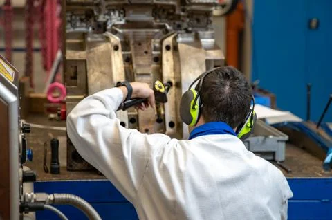 The engineer performs freezing of the casting using a special machine Foto stock