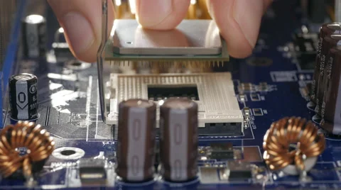 Engineer plug in CPU microprocessor to motherboard socket 库存影片 68367636