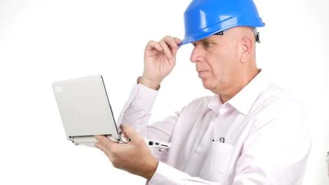 Engineer Read Amazed Financial Message on Laptop Screen Foto stock