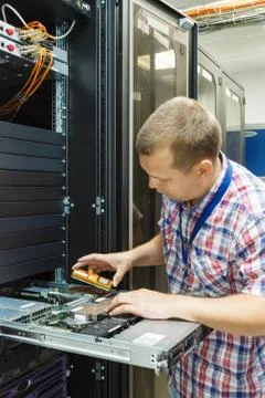 Engineer repair server Foto stock