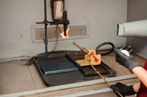 Engineer set up and testing old machine in factory Foto stock