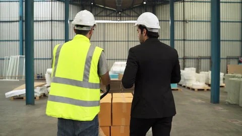 Engineer shake hands with the inspector 스톡 동영상 139504408