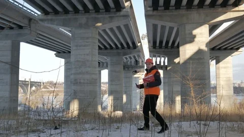 Engineer smokes an electronic Stock Footage 72901604
