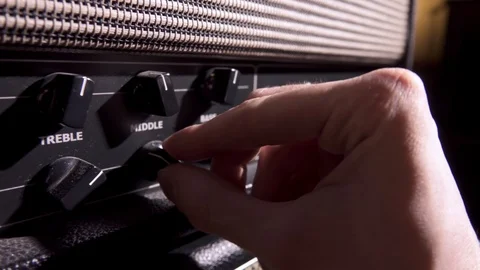 Engineer in sound recording studio adjust knobs, close-up 스톡 동영상 122584928