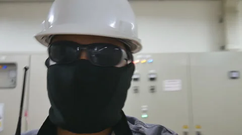 Engineer in substation 库存影片 61525727