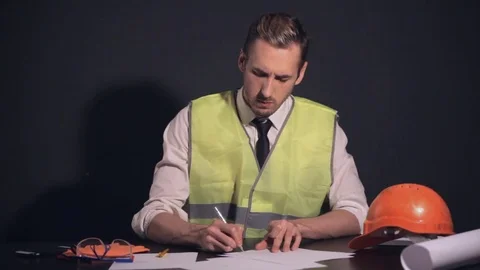 Engineer at the table fills the papers and leaves 스톡 동영상 81268247