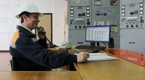 Engineer Talks By Phone And Writes Log 動画素材 8659512