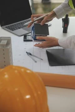 Engineer Teamwork Meeting, Drawing working on blueprint meeting for project.. Foto stock