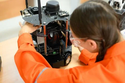 Engineer technician checking and operating in training program 库存照片