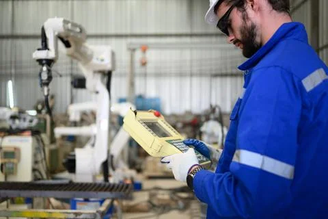 Engineer technician controlling robotic arms on computer laptop Foto stock