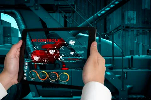 Engineer use augmented reality software in smart factory production line Stockfoto's