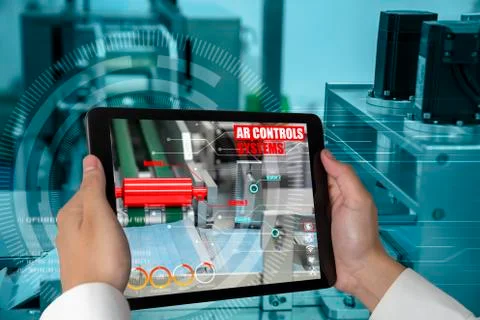 Engineer use augmented reality software in smart factory production line Stockfoto's
