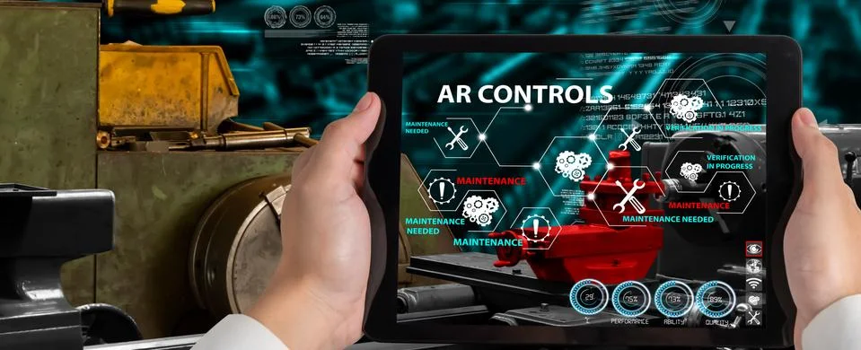 Engineer use augmented reality software in smart factory production line Stockfoto's