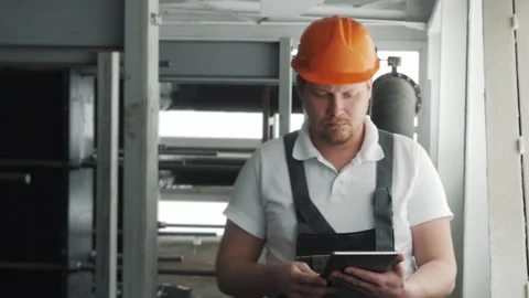 An engineer uses a computer tablet to inspect gas equipment. Video stock 306815229