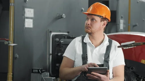 An engineer uses a computer tablet to inspect gas equipment. Video stock 306815441