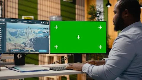 Engineer uses green screen mockup PC to do clean energy production testing Foto stock
