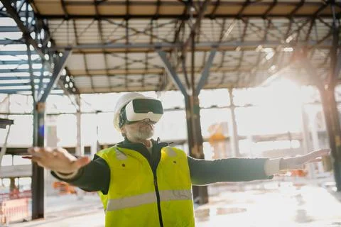 Engineer using virtual reality to inspect building progress. 스톡 사진