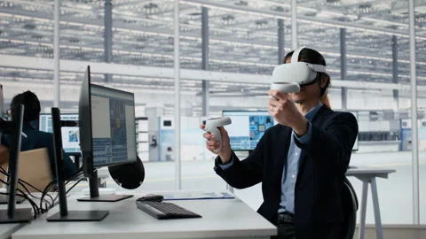 Engineer using VR technology to optimize microchip production in factory Video stock 335882024