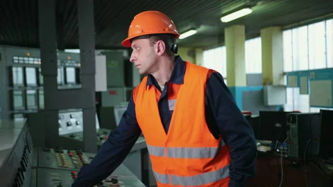 Engineer wearing orange protective mask checking temperature pipes in control Video stock 145808063