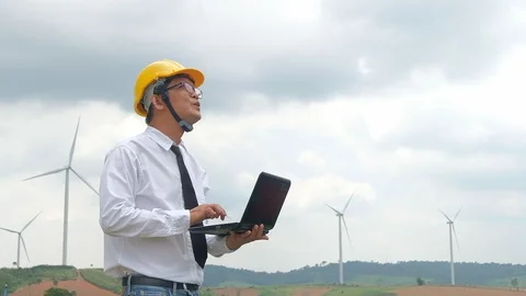 Engineer at windmill power plant with notebook computer in hand Stock-Footage 116978395