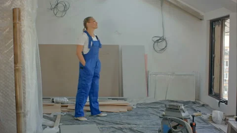 Engineer woman at work on construction site Vídeos de archivo 91022975