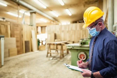 Engineer at work protects the face with the surgical mask. Construction indus Stock-Fotos