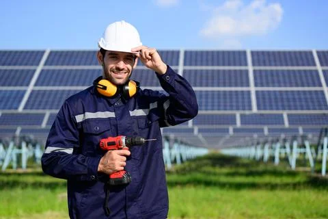 Engineer worker portrait with solar panel at solar farm Foto stock