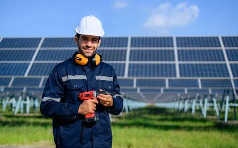 Engineer worker portrait with solar panel at solar farm Foto stock