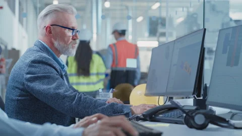 Engineer Working on Computer in Office 스톡 동영상 201508431