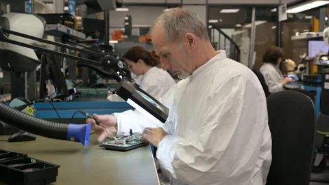 Engineer working in lab on microeletronics system Video stock 123231366