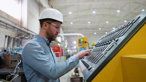 Engineer working at programmable CNC machine in factory industries 스톡 동영상 270103961