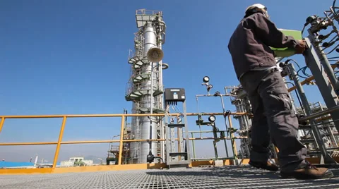 Engineer working in refinery plant Stock Footage 33229945