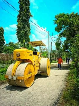 Engineer working on road repairs using heavy equipment Foto stock