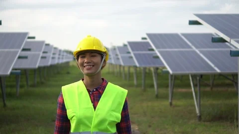 Engineering checking Solar cell Farm, Electricity production from the sun, 스톡 동영상 91801955