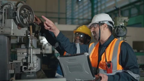 Engineering or mechanical using laptop set up machine control systems in factory 스톡 동영상 330398039