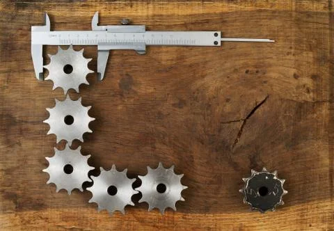 Engineering tools gears and caliper on wooden table Foto stock