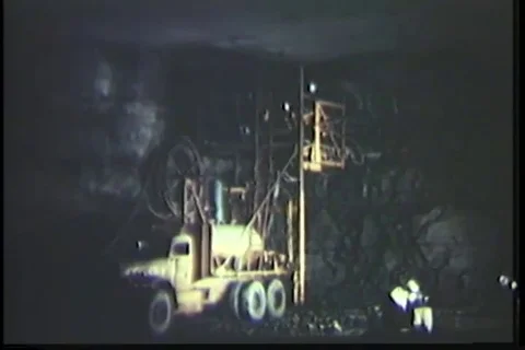 Engineers adjust platform of mining machine - 1949 動画素材 109194969
