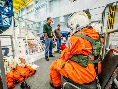 Engineers and astronauts conduct testing in a representative model Foto stock