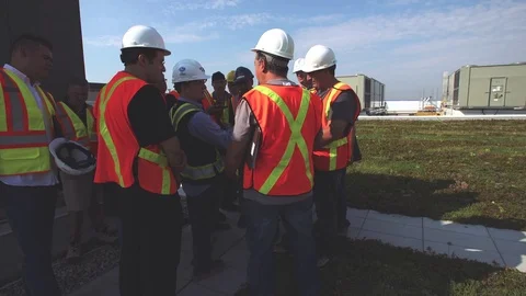 Engineers and Construction Workers Working on Green Environmental Roof Vídeos de archivo 70458274