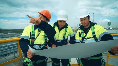 Engineers and workers planning work on industrial plant. Video stock 76680255