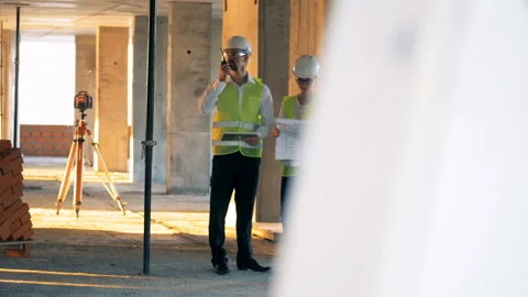 Engineers, architects working in a building, construction site. Vídeos de archivo 95038635