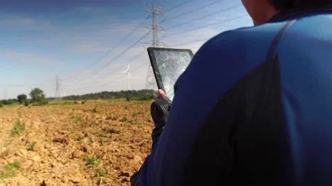 Engineers are working outdoors to check the wind turbine system 스톡 동영상 144889183