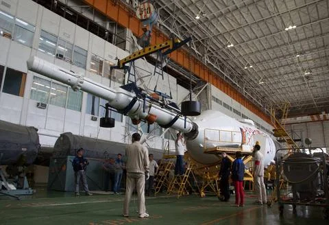 Engineers attach the escape tower to the Soyuz TMA-09M spacecraft during a... Stock Photos