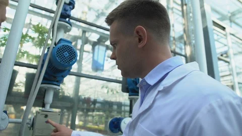 Engineers checking industrial equipment, discussing plant modernization project Video stock 118957184