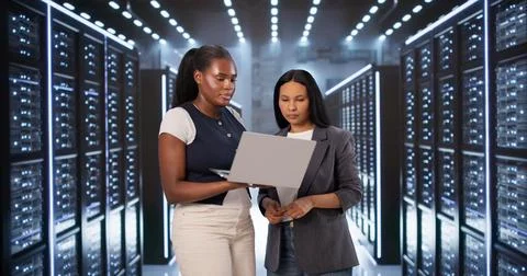 Engineers Collaborate Closely On Laptops To Secure Cloud Systems Efficiently. 写真素材